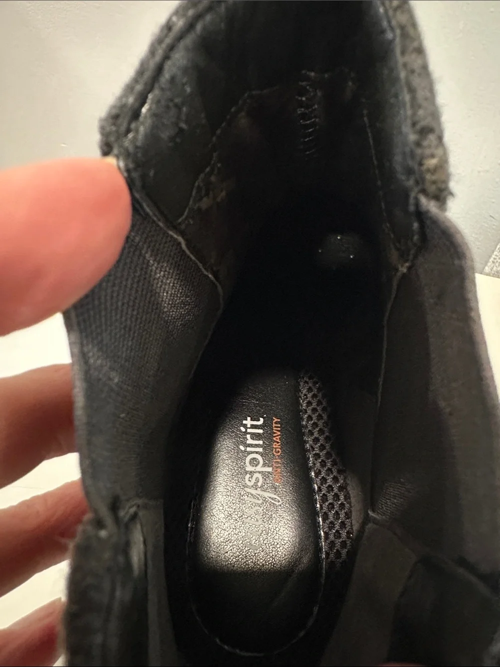 Easy Spirit gray Quilted Ankle Booties with Glossy Cap Toes. Size 7.5. NWT